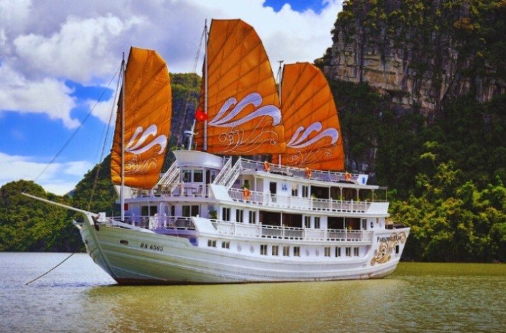 Paradise Peak Cruise Boat Halong Bay